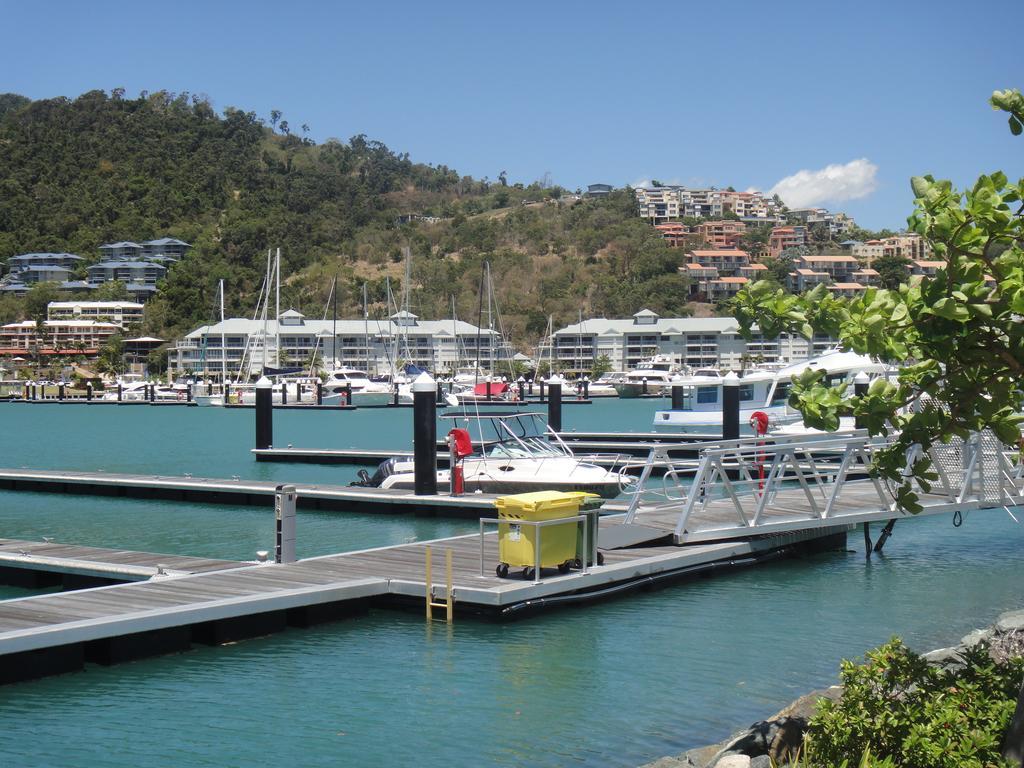 Boathouse Port Of Airlie Apartment Еърли Бийч Стая снимка