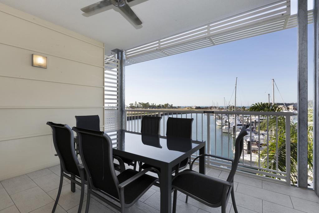 Boathouse Port Of Airlie Apartment Еърли Бийч Стая снимка